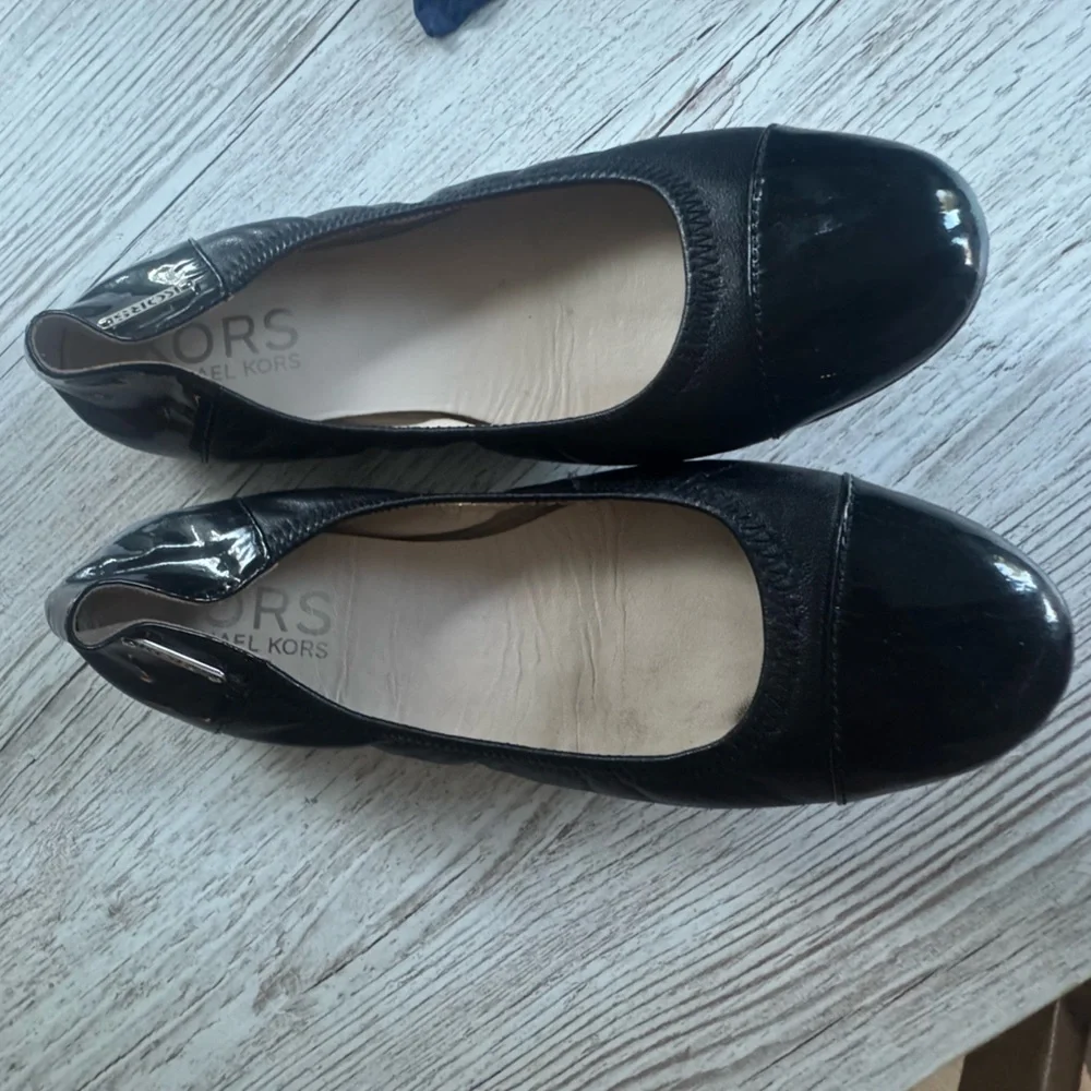 Michael Kors Ballet Flats Black Leather with Patent Leather detail  7.5